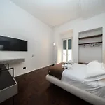 Donna Isabella - Boutique Bed and Breakfast Σαλέρνο