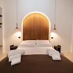 Bed and Breakfast Donna Isabella - Boutique 4*