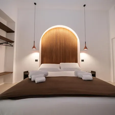 Donna Isabella - Boutique Bed and Breakfast Σαλέρνο